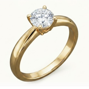 Anillo de oro con diamante